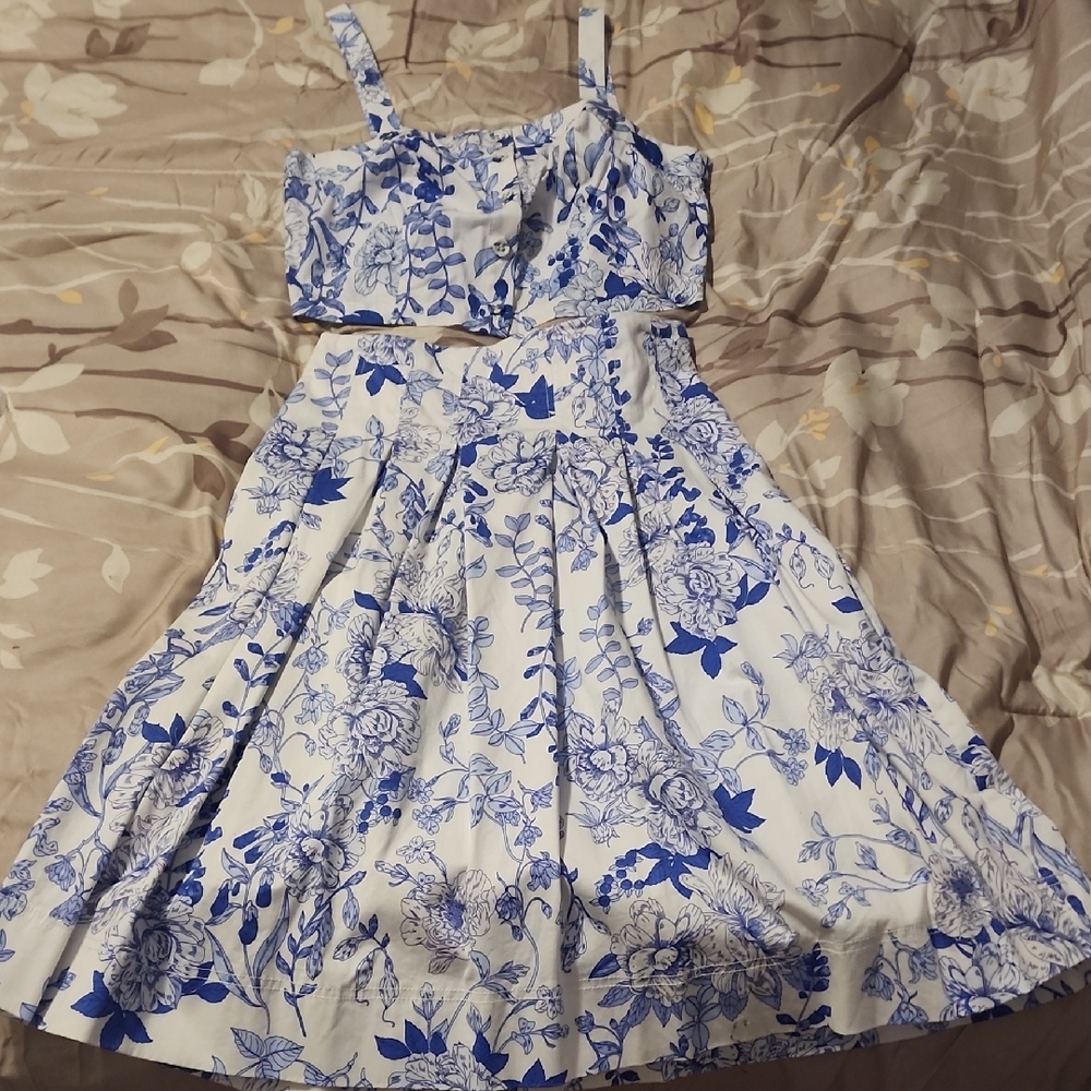 Blue and White Sleeveless Sundress with Square Neck and A-line Style